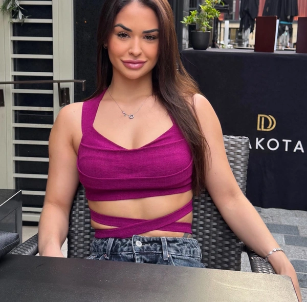 SCARLET GORGEOUS